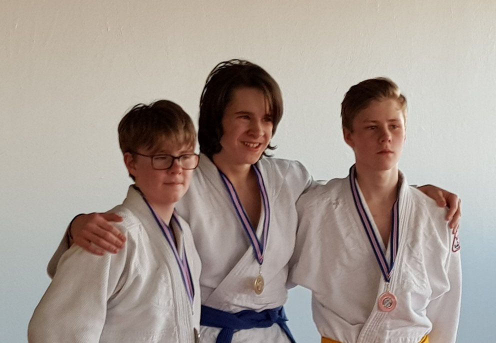 Verðlaunahafar í U21-60 á afmælismóti JSÍ. Steinar Óli Sigfússon er lengst til hægri. Mynd: Sigfús I…