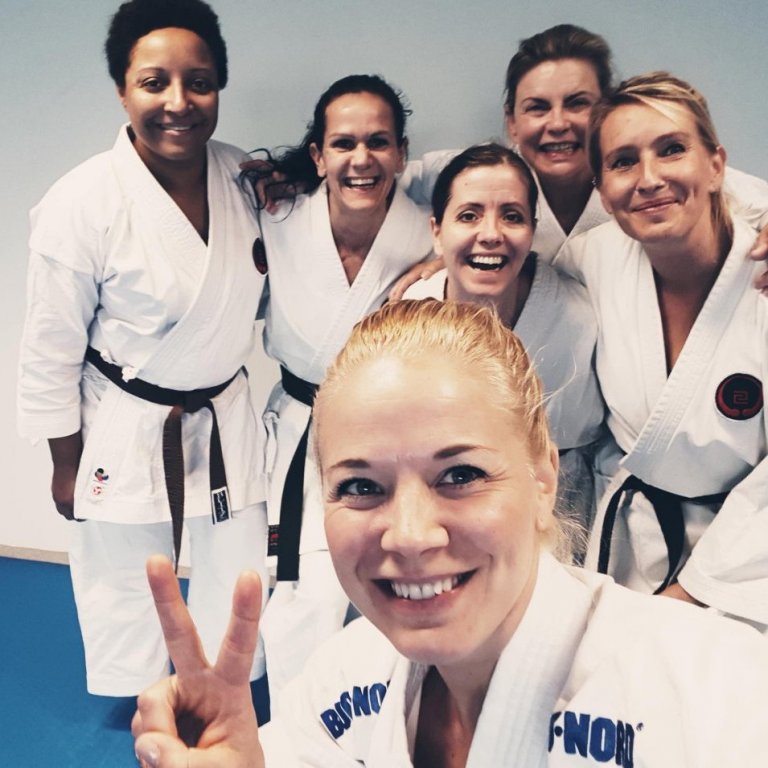 Frá æfinabúðum í Karate á Skagaströnd. Mynd: Bryndís Valbjarnardóttir.