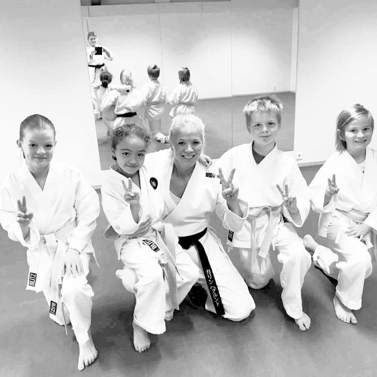 Frá æfinabúðum í Karate á Skagaströnd. Mynd: Bryndís Valbjarnardóttir.