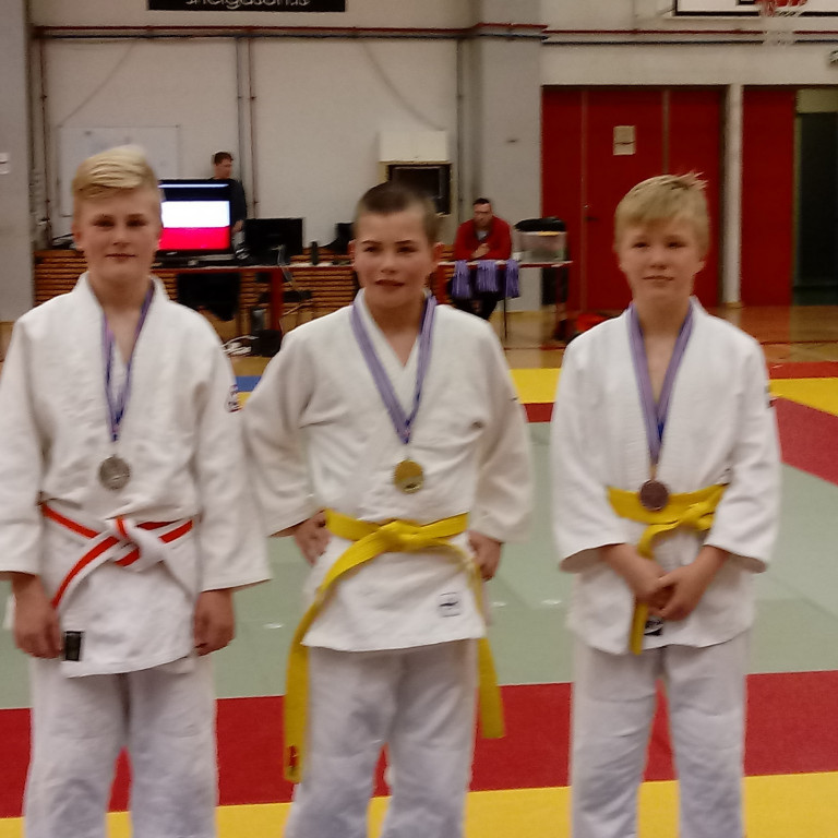 Verðlaunahafar í U13 -46kg. Arnór Freyr Fjólmundsson lengst til vinstri. Mynd: Einar Örn Hreinsson.
