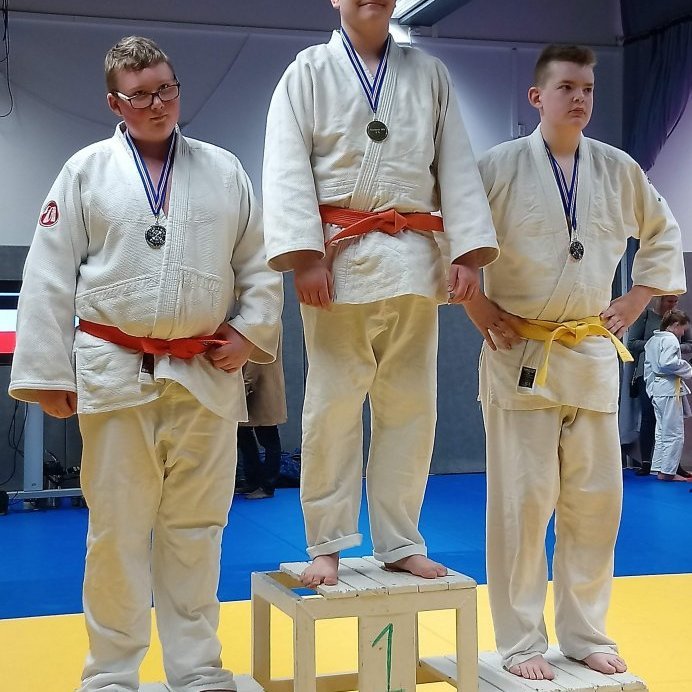 Frá Íslandsmóti JSÍ yngri flokka 2019. Flokkur drengja U15+90. Veigar Þór Sigurðarson með bronsverðlaunin lengst til hægri. Mynd: Einar Örn Hreinsson.