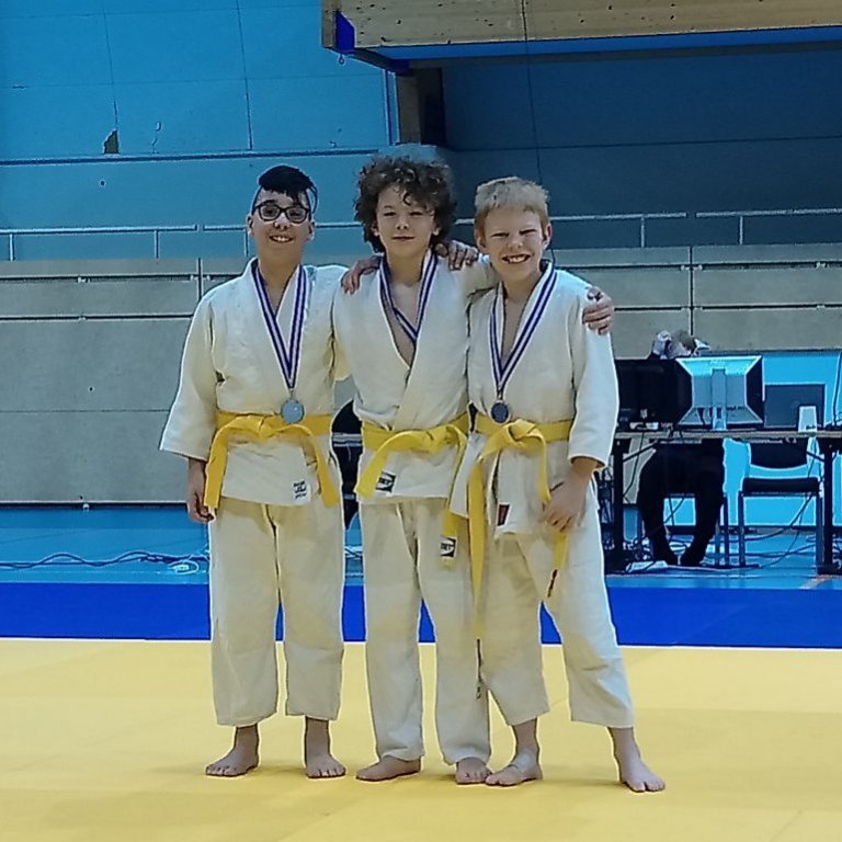 Frá Vormóti JSÍ fyrir yngri flokka 2019. Flokkur drengja í U13-42. Guðjón Freyr Sighvatsson frá Pardusi með bronsverðlaunin lengst til hægri. Mynd: Einar Örn Hreinsson.