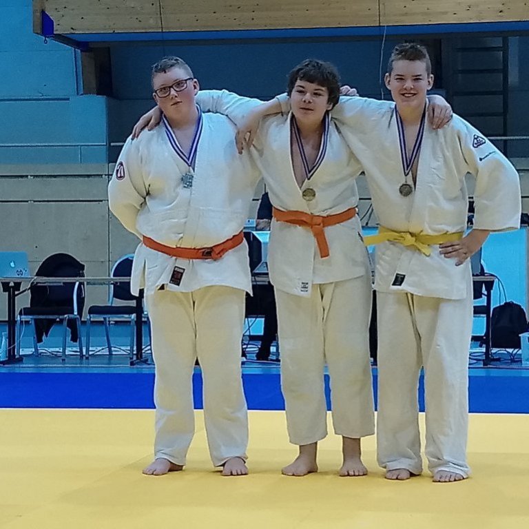 Frá Vormóti JSÍ fyrir yngri flokka 2019. Flokkur drengja í U15+90. Veigar Þór Sigurðarson með bronsverðlaunin lengst til hægri. Mynd: Einar Örn Hreinsson.