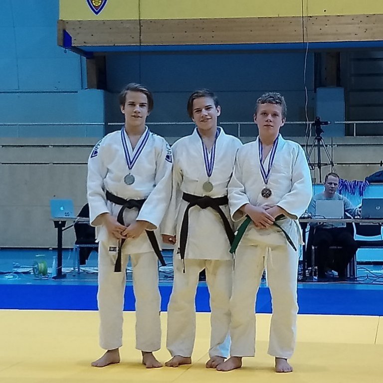 Frá Vormóti JSÍ fyrir yngri flokka 2019. Flokkur drengja í U18-50. Benedikt Þór Magnússon frá Pardusi með bronsverðlaunin lengst til hægri. Mynd: Einar Örn Hreinsson.