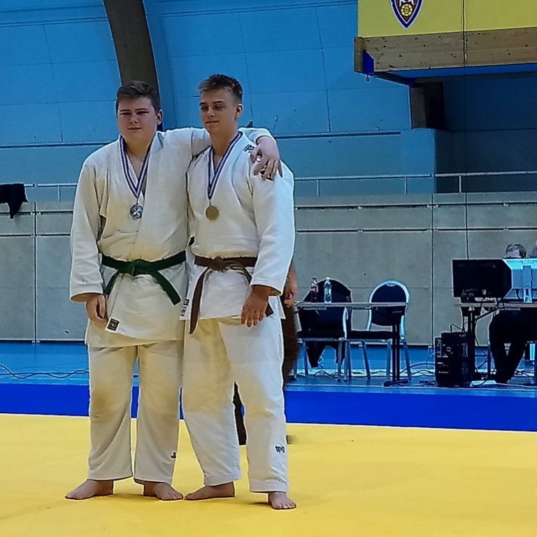 Frá Vormóti JSÍ fyrir yngri flokka 2019. Flokkur drengja í U21+100. Þorgrímur Svavar Runólfsson með silfurverðlaunin til vinstri. Mynd: Einar Örn Hreinsson.