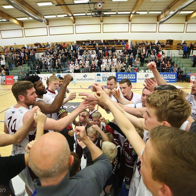 Stólarnir fagna í Síkinu. Á síðu Körfuknattleiksdeildar Tindastóls er að finna fullt af frábærum myn…