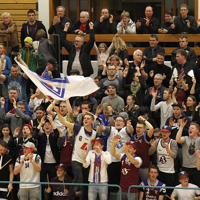 Frábær stemning í Síkinu í kvöld en KR-ingar skrúfuðu þó niður í stuðningsmönnum Stólanna á lokamínú…