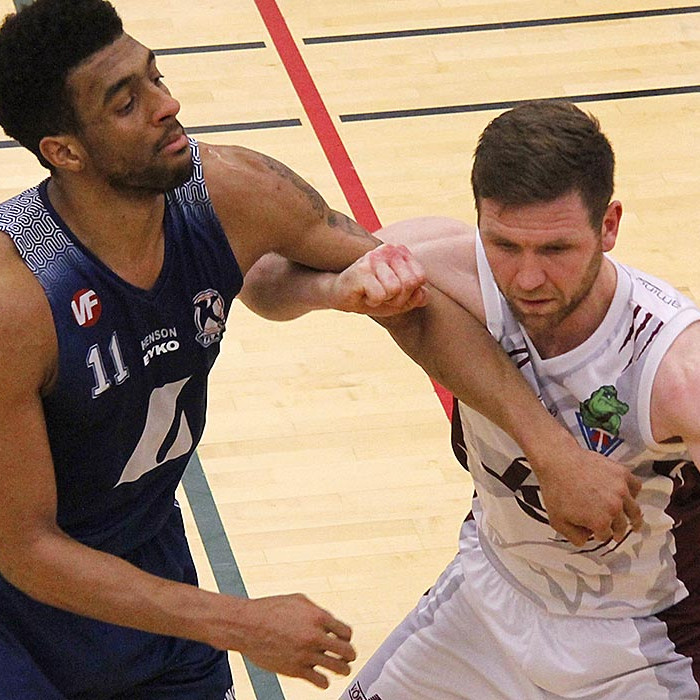 Helgi Viggós stöðvar Amin Stevens. MYND: ÓAB