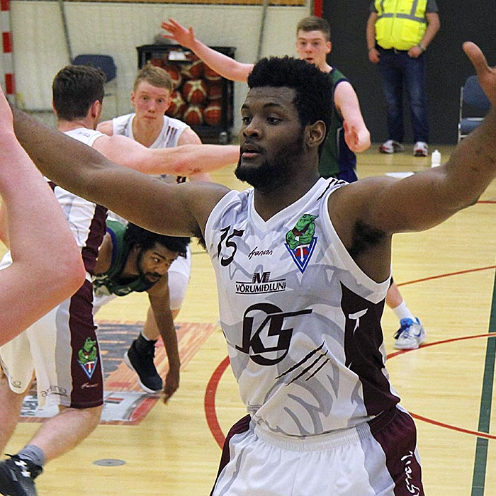 Hester átti erfitt uppdráttar í sókninni í kvöld en sýndi litla miskunn í vörninni.  MYND: ÓAB