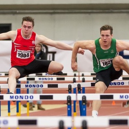 Ísak Óli og Ingi Rúnar í grindahlaupi. (Mynd FRÍ).