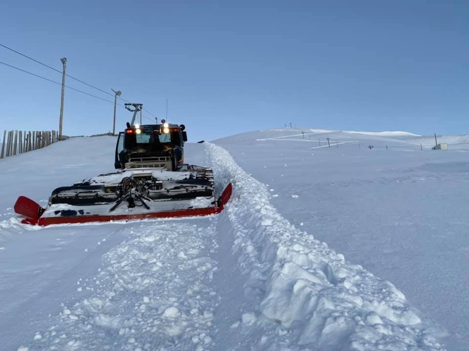 Snjórinn kominn í fjallið