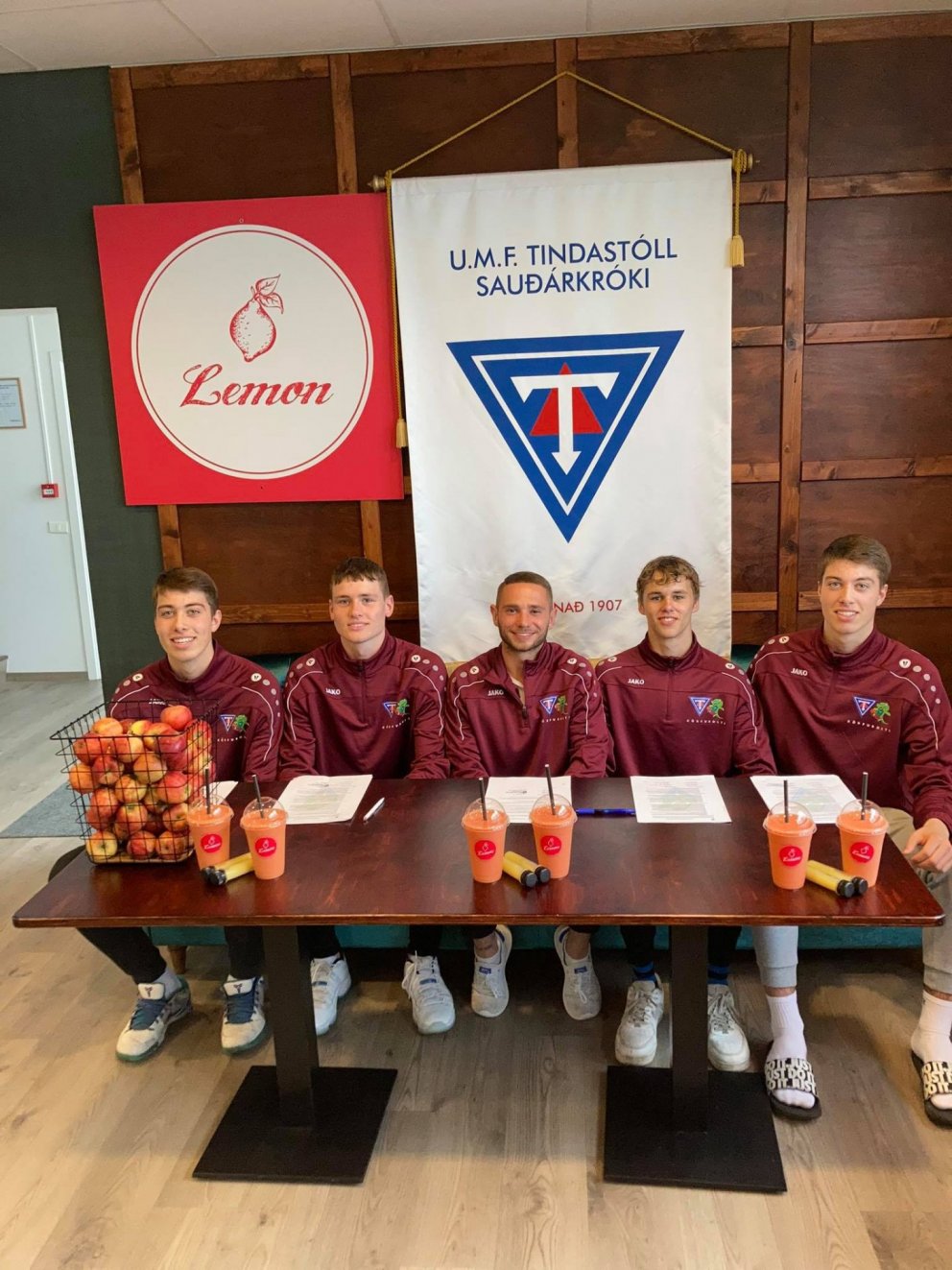 Við undirritun á Lemon.