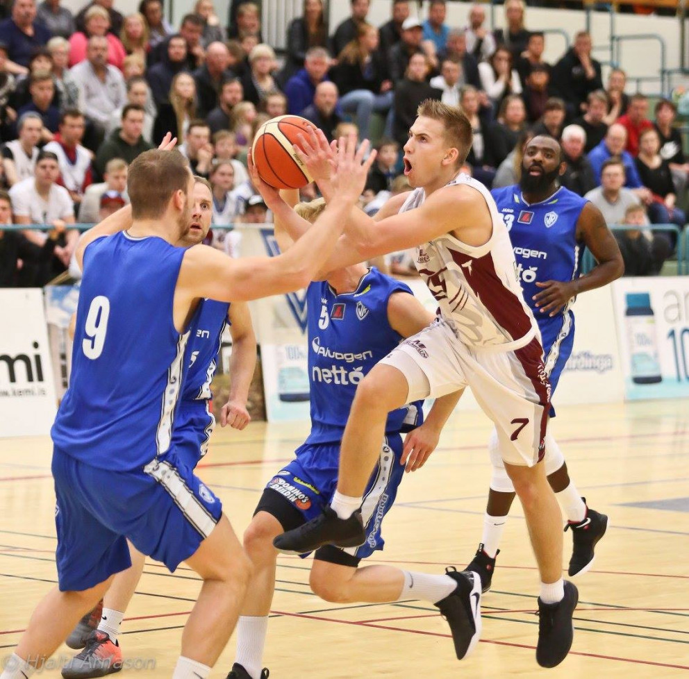 Pétur í baráttu við ÍR-inga í Síkinu fyrr í vetur. MYND: HJALTI ÁRNA