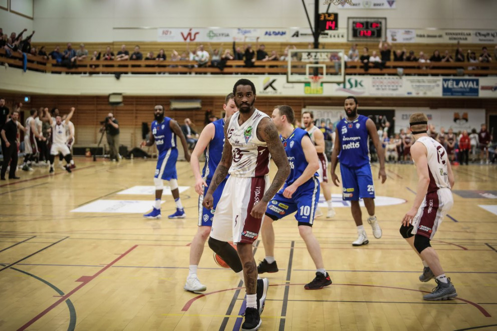 Chris Davenport drullusáttur eftir Troðsluna© og allt vitlaust á pöllunum. MYND: HJALTI ÁRNA