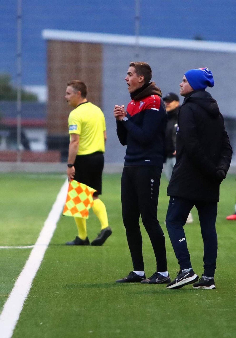 Konni og Donni á hliðarlínunni