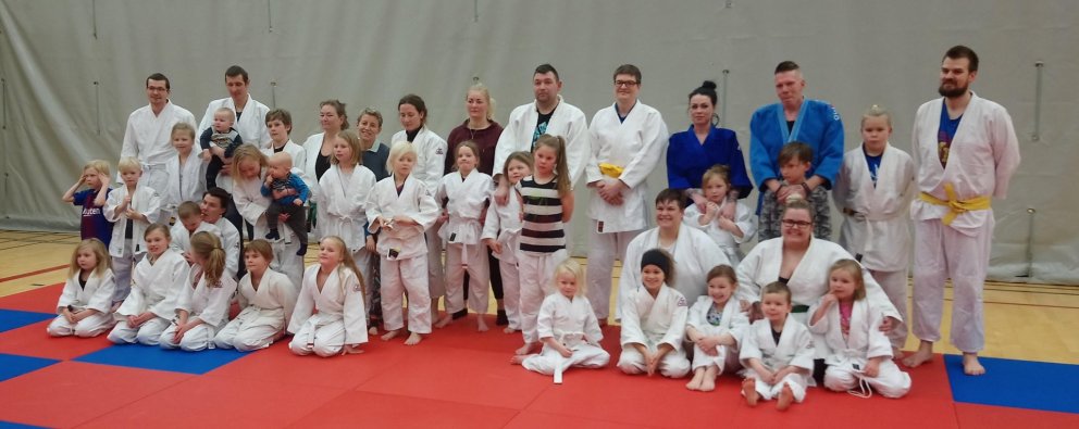 Þátttakendur á foreldraæfingu. Mynd: Einar Örn Hreinsson.