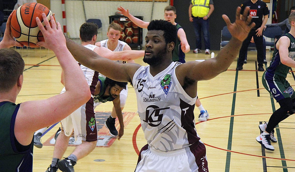 Hester átti erfitt uppdráttar í sókninni í kvöld en sýndi litla miskunn í vörninni.  MYND: ÓAB