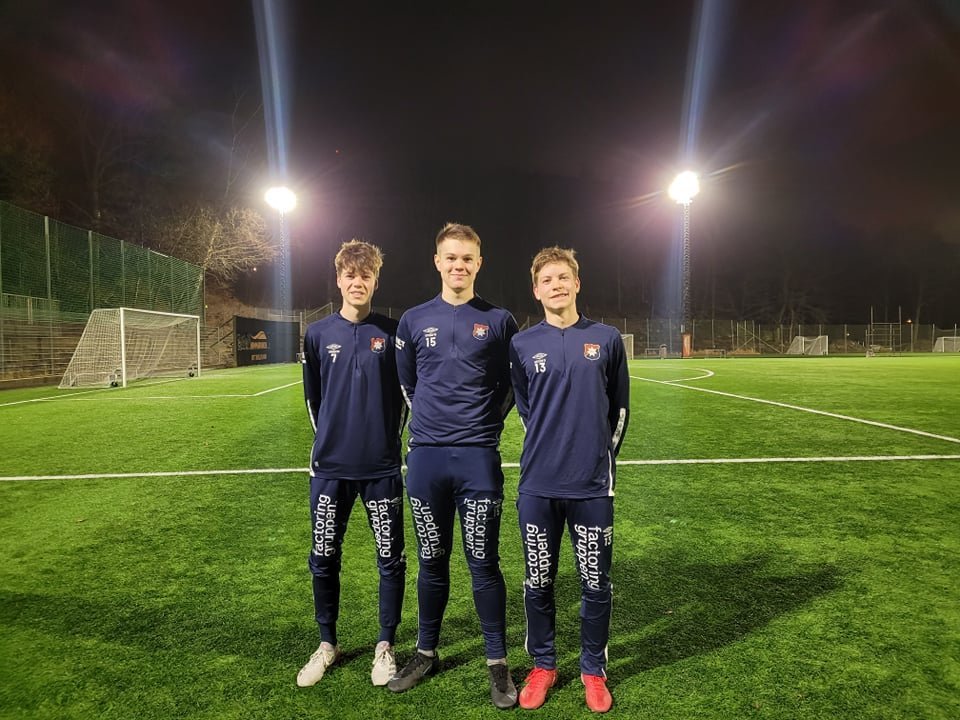 Drengirnir á æfingasvæði Örgryte IS. Jón Gísli, Einar Ísfjörð og Sigurður Pétur.