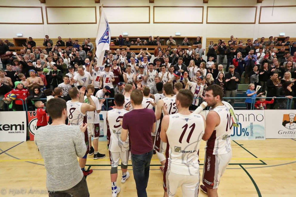 Stuðningsmenn eru nauðsynlegir í leikjum sem þessum og þeir eiga ekki eftir að kikka í kvöld! Mynd: …