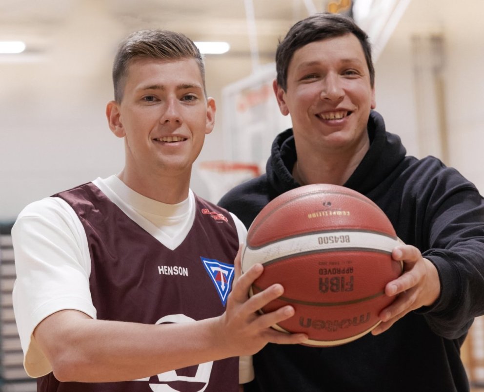 Þórir Guðmundur Þorbjarnarson (Tóti Turbo) skrifar undir hjá KKD Tindastóls!