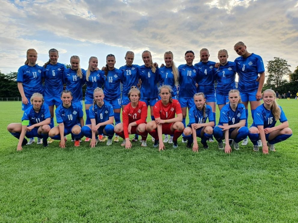 U16 á Norðurlandamóti í sumar, Margrét í rauðri treyju númer 12. Mynd: KSÍ.