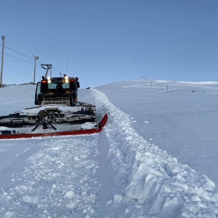 Snjórinn kominn í fjallið