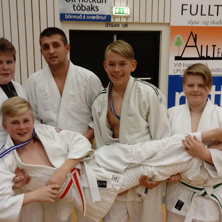 Keppendur Júdódeildar Tindastóls á Haustmóti JSÍ yngri flokka. Standandi frá vinstri: Þorgrímur Svav…