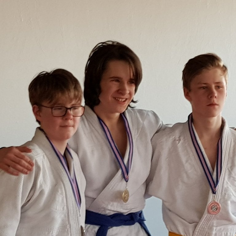 Verðlaunahafar í U21-60 á afmælismóti JSÍ. Steinar Óli Sigfússon er lengst til hægri. Mynd: Sigfús I…