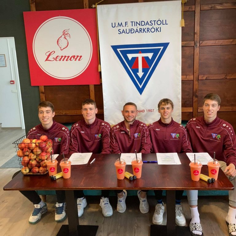 Við undirritun á Lemon.