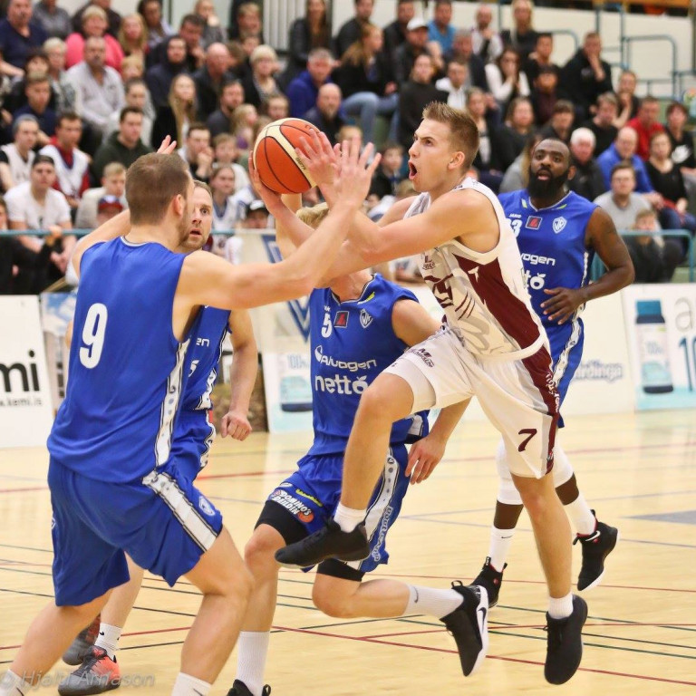 Pétur í baráttu við ÍR-inga í Síkinu fyrr í vetur. MYND: HJALTI ÁRNA