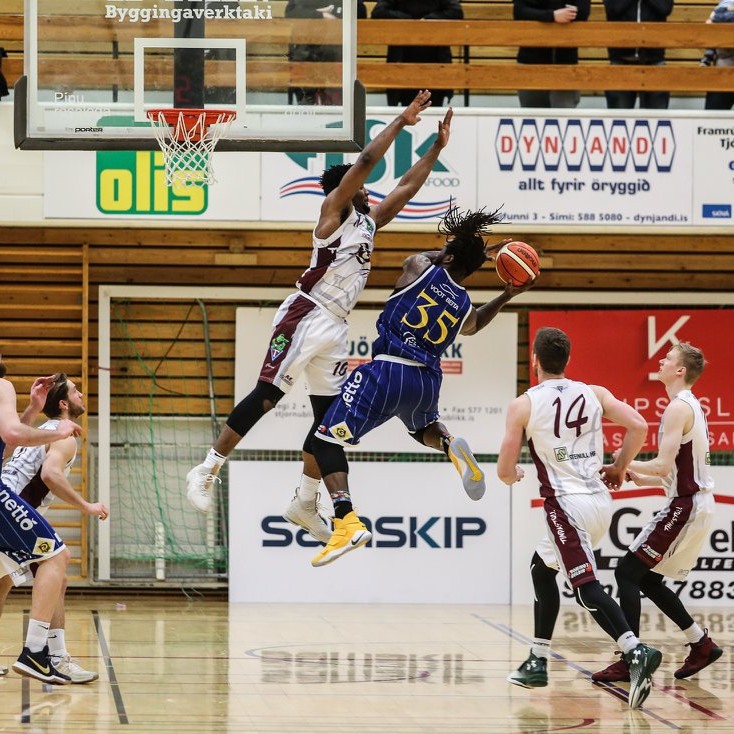 Hester býður Bullock velkominn í Síkið. MYND: HJALTI ÁRNA