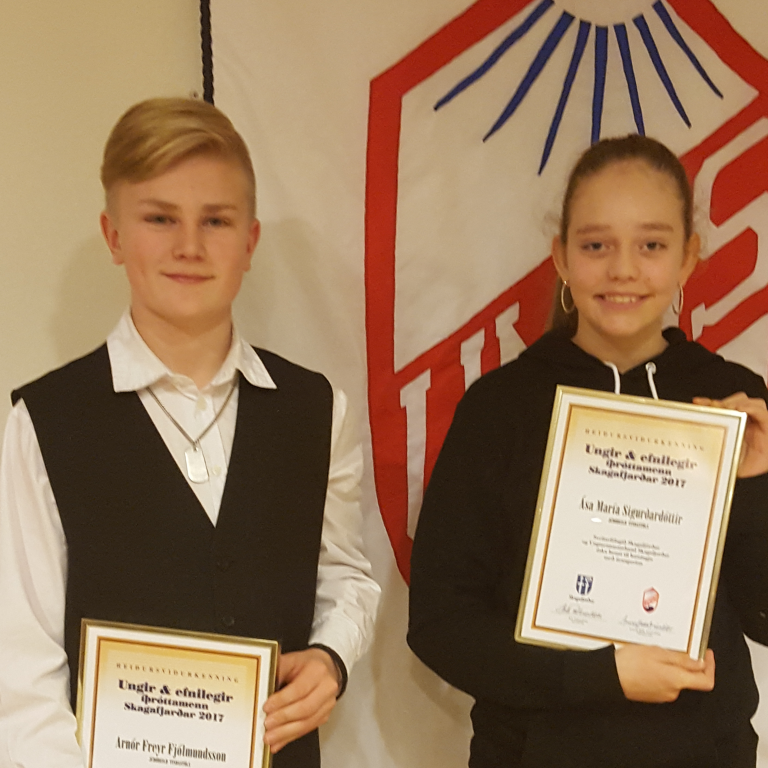 Frá hátíðarsamkomu UMSS í kvöld. Arnór Freyr Fjólmundsson og Ása María Sigurðardóttir. Mynd: Ingibjö…