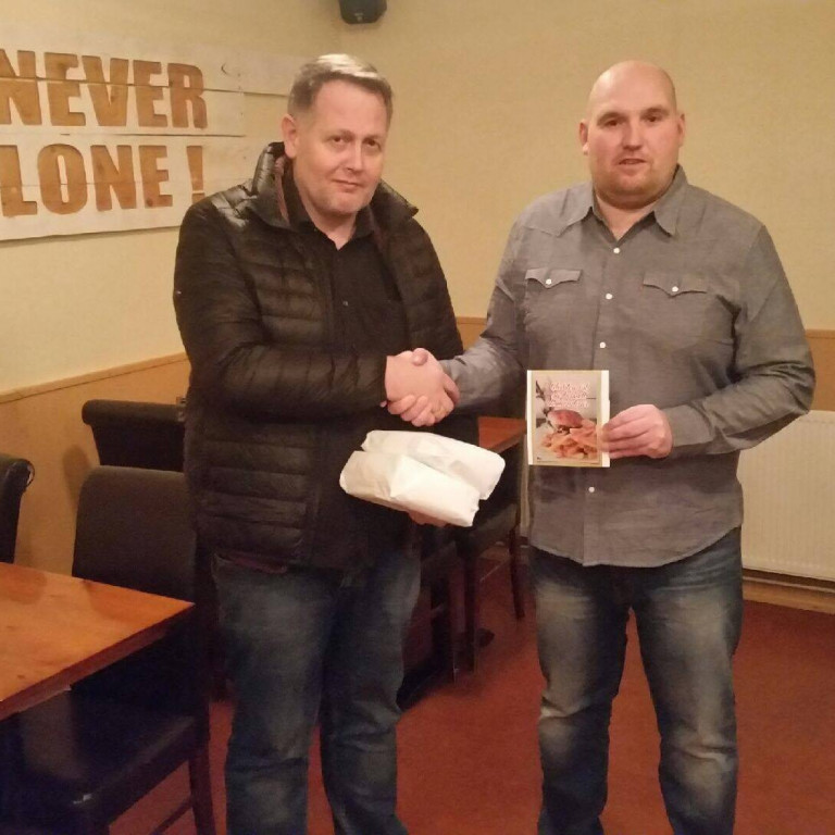 Hard Wok Cafe gefur yngri iðkendum gjafabréf