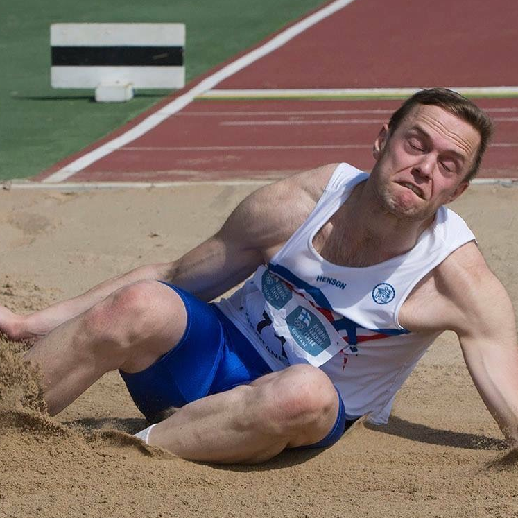 Ísak Óli í langstökki á NM 20-22 í Finnlandi 2017.