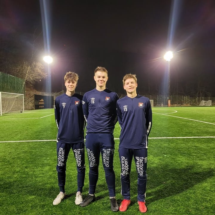 Drengirnir á æfingasvæði Örgryte IS. Jón Gísli, Einar Ísfjörð og Sigurður Pétur.