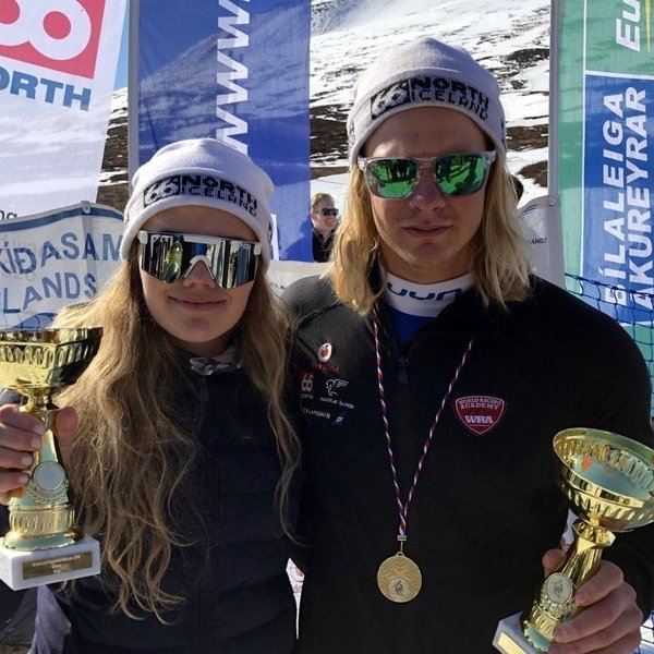 María Finnbogadóttir og Sturla Snær Snorrason Íslandsmeistarar í svigi. Myndin er fengin af heimasíð…