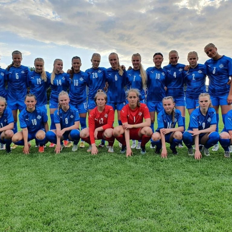 U16 á Norðurlandamóti í sumar, Margrét í rauðri treyju númer 12. Mynd: KSÍ.